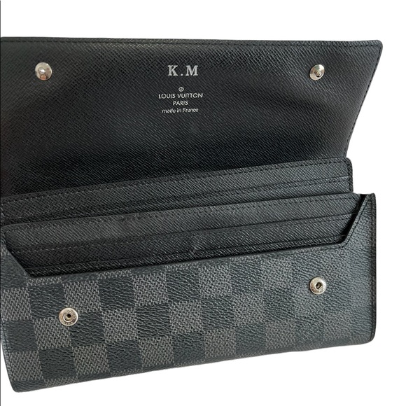 Louis Vuitton Damier Graphite Canvas
Double Snap Wallet - Picture 3 of 9